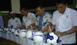H. Mirza Ali Manshur (kanan) di kegiatan KONI Tuban. (Jatim Memanggil/Ist) 