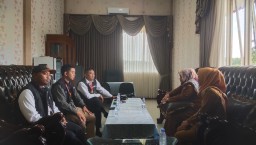 Panwascam Temayang, Bojonegoro melakukan klarifikasi terhadap Kades Pandantoyo yang mencuat kabarnya tidak netral dalam Pemilu 2024. (Jatim Memanggil/Samsul Alum) 
