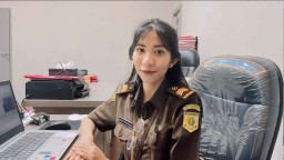 Staf Perdata dan Tata Usaha Negara Kejaksaan Negeri Tuban, Citra Wahyu Prastitiana. (Jatim Memanggil/Sutopo) 
