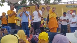 H. Eko Wahyudi, ketika orasi politik bersama Emil, Wahono-Nurul di Senam Bersama Partai Golkar Bojonegoro.