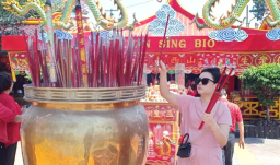Ritual di Kelenteng TITD Kwan Sing Bio Tuban. (Foto: Abdul Rohman/ Jatim Memanggil)