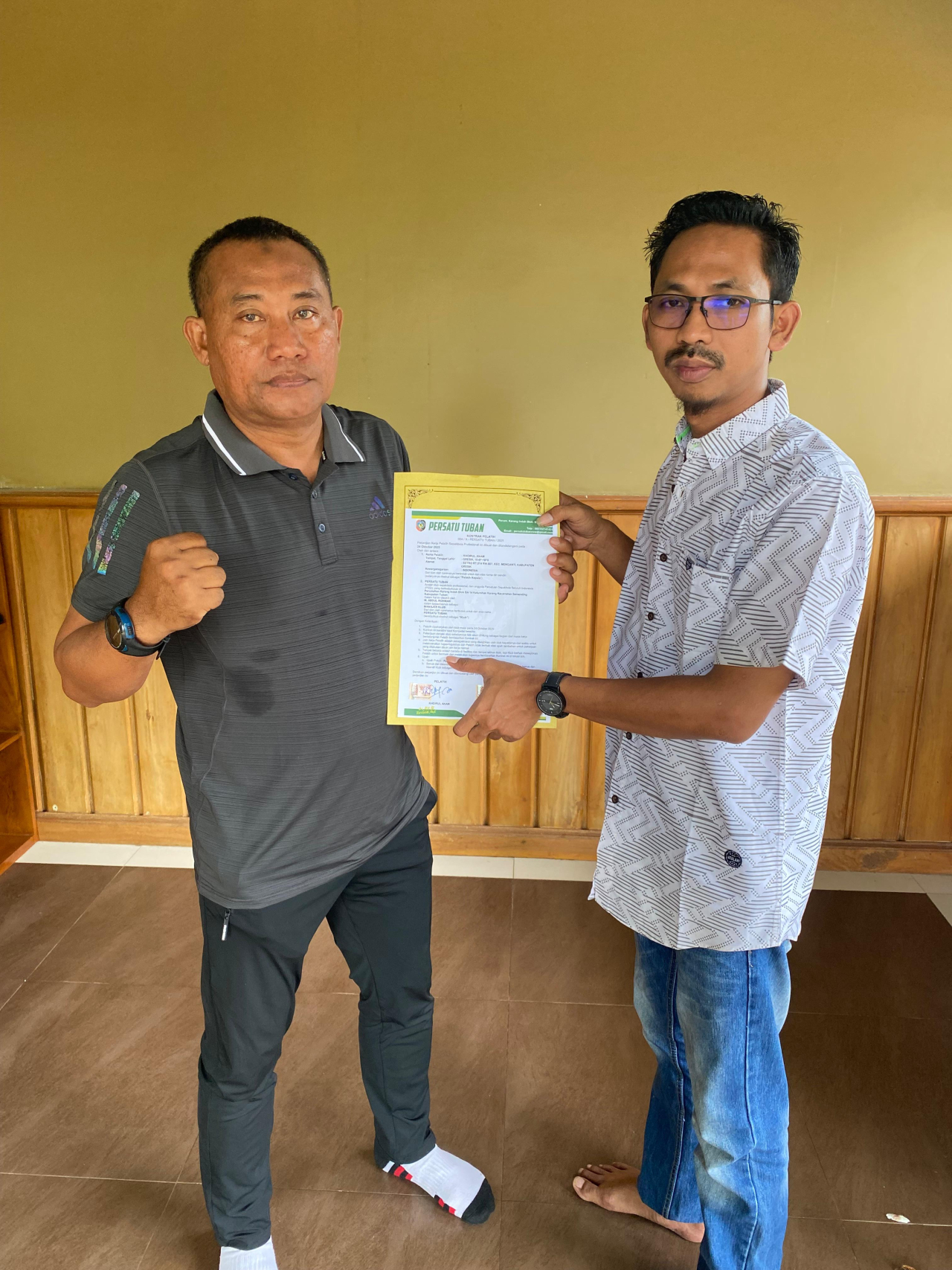 Serah terima kontrak pelatih baru persatu