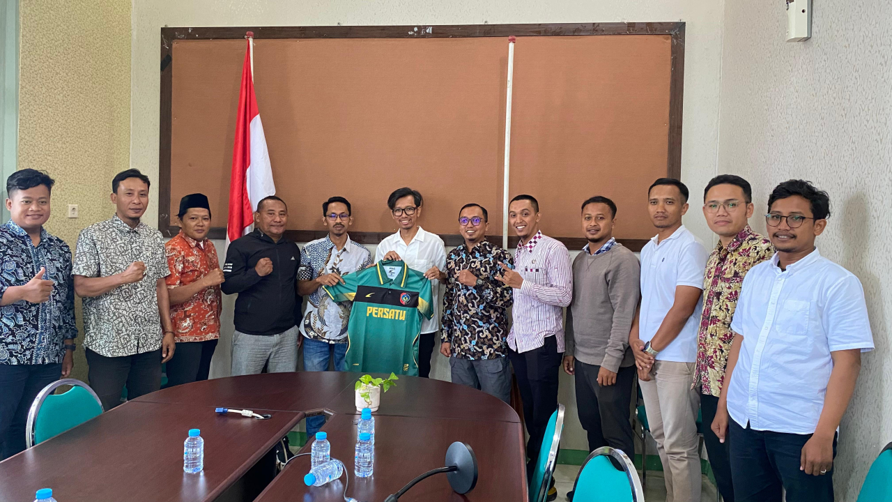 Manajemen Persatu bersama Ketua KONI di Kantor KONI Tuban